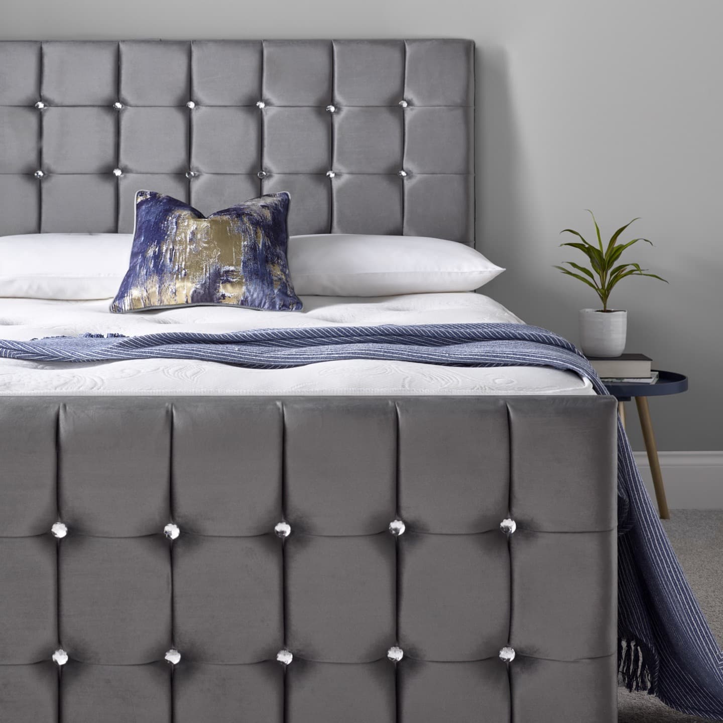 Tara Divan Ottoman